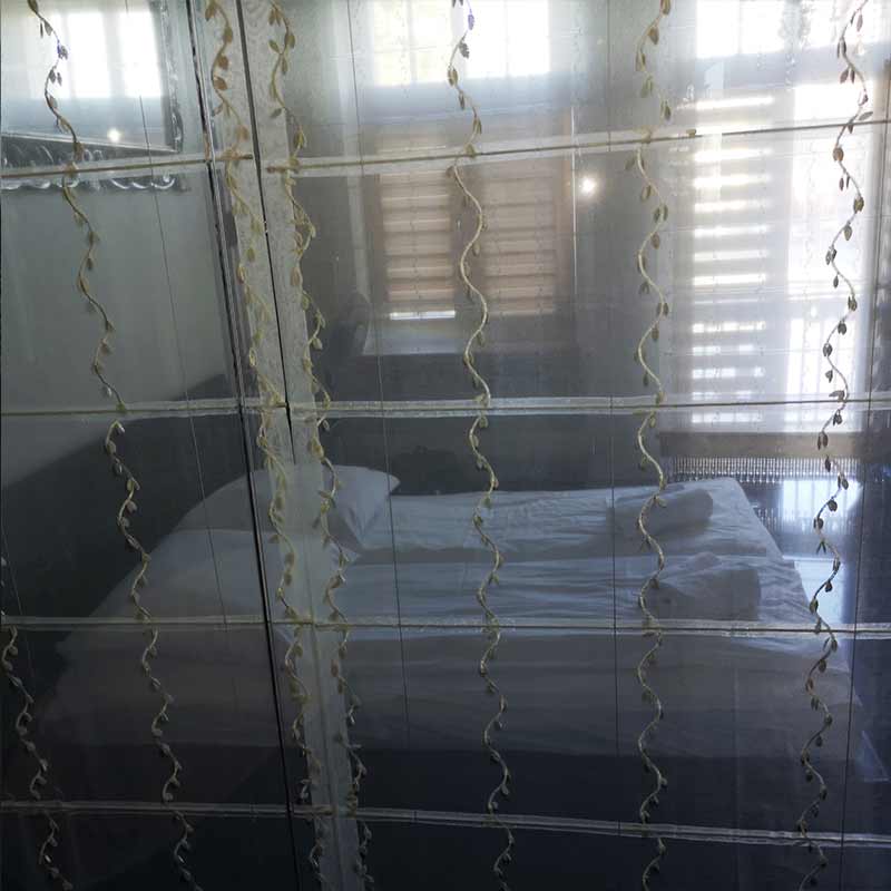 transparentna ściana to nie to samo co transparentne drzwi od prysznica