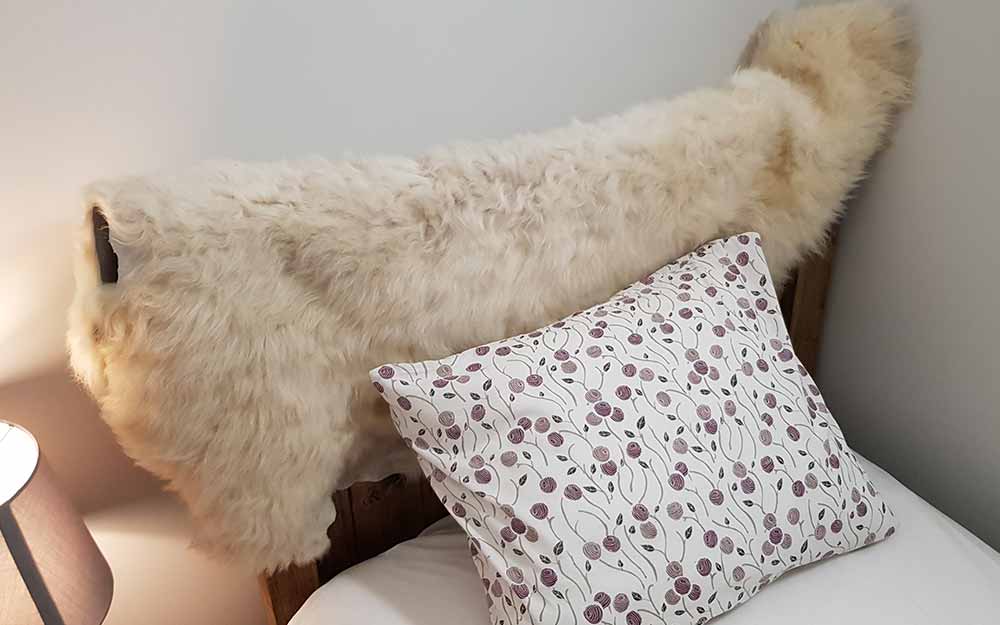 Pokoje w Lednickich Wrotach są skromne, ale czyste.